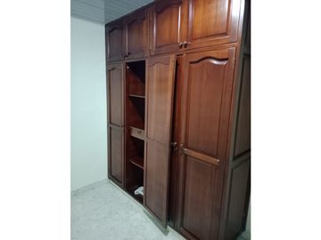 SE VENDE CASA ESQUINERA CERCA AL CENTRO