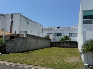 Venta de terreno en Residencial Lomas de la Rioja, Riviera Veracruzana