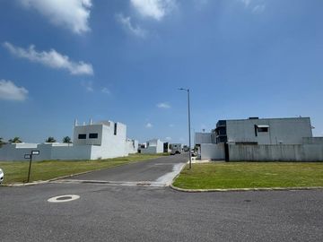 Venta de terreno en Residencial Lomas de la Rioja, Riviera Veracruzana