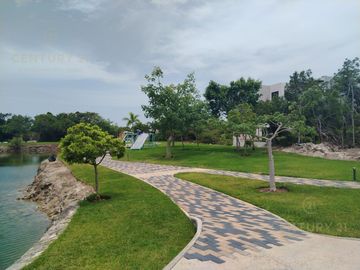 VENTA DE DOS TERRENOS JUNTOS EN LAUSANA RESIDENCIAL EN CANCÚN C4149