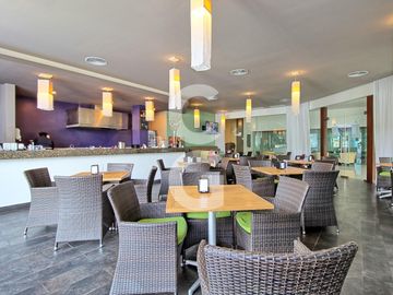 Casa en Venta en Cancún en Residencial Lagos del Sol con Amplia Terraza y Alberca
