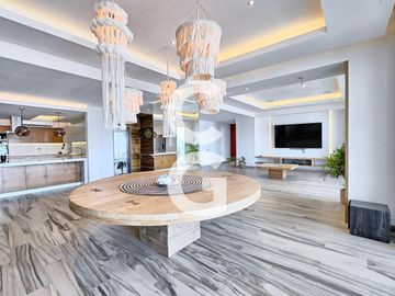 Departamento en Venta y Renta en Cancún en Maioris Puerto Cancún con Terraza con Vista al Canal y al Mar