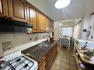 Casa en Venta de 4 dormitorio. Patio con parrilla. Lavadero. Cochera. Centro Zarate