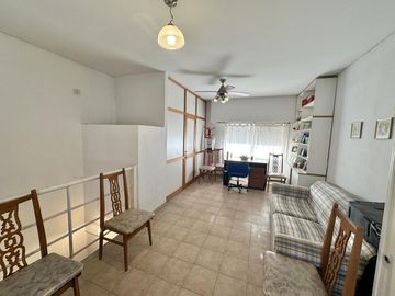 Casa en Venta de 4 dormitorio. Patio con parrilla. Lavadero. Cochera. Centro Zarate