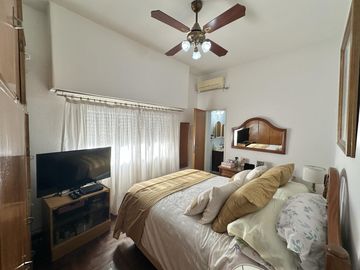 Casa en Venta de 4 dormitorio. Patio con parrilla. Lavadero. Cochera. Centro Zarate