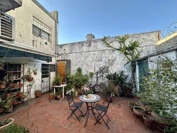 Casa en Venta de 4 dormitorio. Patio con parrilla. Lavadero. Cochera. Centro Zarate