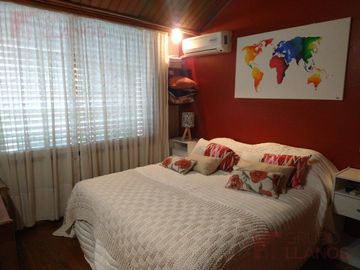 Casa en venta, seis ambientes en Lujan Centro.