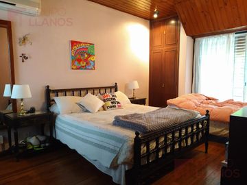 Casa en venta, seis ambientes en Lujan Centro.