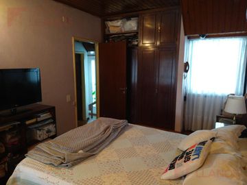 Casa en venta, seis ambientes en Lujan Centro.
