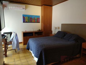 Casa en venta, seis ambientes en Lujan Centro.