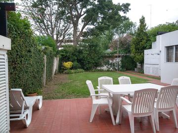 Casa en venta, seis ambientes en Lujan Centro.