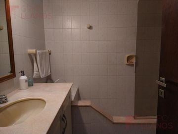 Casa en venta, seis ambientes en Lujan Centro.