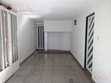Casa en venta, seis ambientes en Lujan Centro.