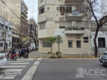 Venta Oficina en esquina uso profesional/consultorios - zona Centro