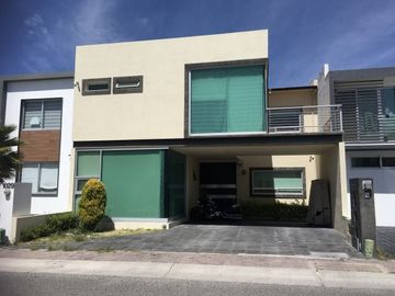 EL REFUGIO Hermosa casa moderna en RENTA