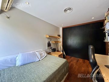 CASA VENTA VICENTE LÓPEZ 7 AMBIENTES PISCINA JARDIN COCHERA