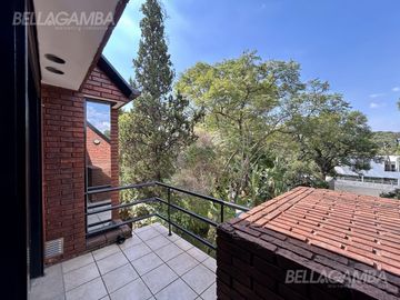 CASA VENTA VICENTE LÓPEZ 7 AMBIENTES PISCINA JARDIN COCHERA