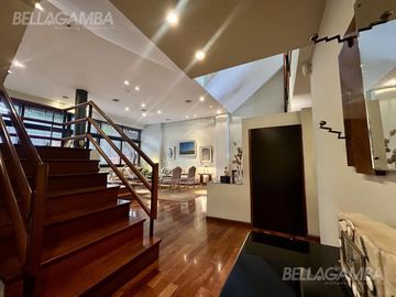 CASA VENTA VICENTE LÓPEZ 7 AMBIENTES PISCINA JARDIN COCHERA