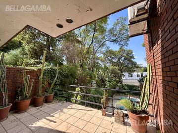CASA VENTA VICENTE LÓPEZ 7 AMBIENTES PISCINA JARDIN COCHERA