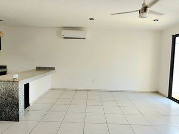 Venta Casa una sola planta 3 Recamaras piscina Conkal