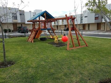 Casa en Renta El Refugio, Querétaro, privada con alberca y juegos infantiles