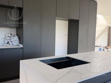 Casa a estrenar en Canning Chico