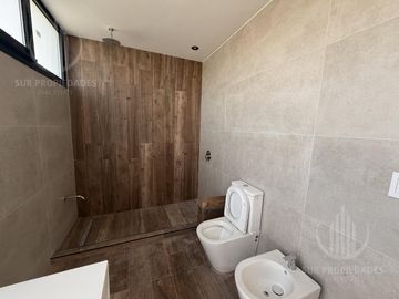 Casa a estrenar en Canning Chico