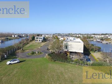 Excepcional lote en venta en Albanueva, ubicación privilegiada con las mejores vistas