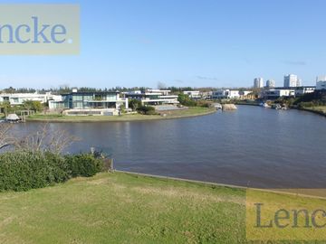 Excepcional lote en venta en Albanueva, ubicación privilegiada con las mejores vistas