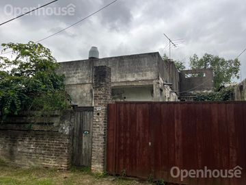 VENTA-EXCELENTE TERRENO CON MEJORAS EN VILLA ROSA-100M DE ESTACION DE TREN-IDEAL MULTIFAMILIAR