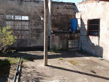 VENTA-EXCELENTE TERRENO CON MEJORAS EN VILLA ROSA-100M DE ESTACION DE TREN-IDEAL MULTIFAMILIAR