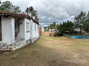 Venta Casa con amplio terreno (1430 mts) apto inversión/ subdivisión/ desarrollo