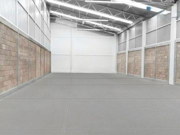 Renta Bodega Industrial, 380m2, Ixtacala, Tlalnepantla, Estado de México