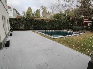 Casa en Venta de 4 ambientes en 2 plantas en Solar del Bosque Canning!!! con Piscina