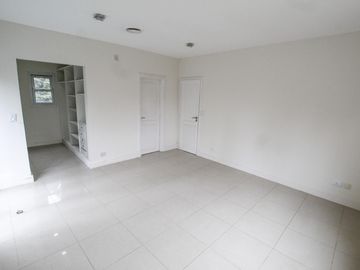 Casa en Venta de 4 ambientes en 2 plantas en Solar del Bosque Canning!!! con Piscina