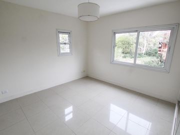 Casa en Venta de 4 ambientes en 2 plantas en Solar del Bosque Canning!!! con Piscina