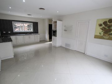 Casa en Venta de 4 ambientes en 2 plantas en Solar del Bosque Canning!!! con Piscina