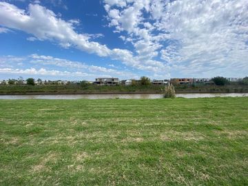 Lote con amarra en venta en Marinas H