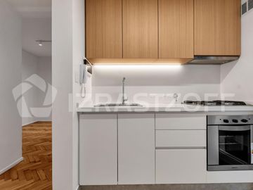 Departamento de 1 dormitorio en alquiler en Recoleta. Refaccionado