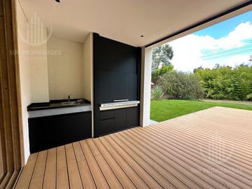 Casa a estrenar excelente ubicación dentro del Barrio