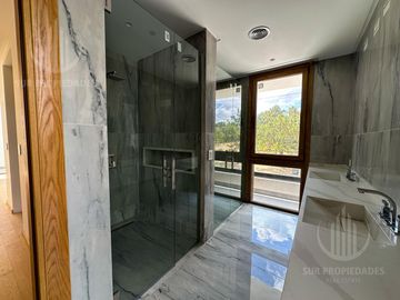 Casa a estrenar excelente ubicación dentro del Barrio