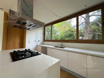 Casa a estrenar excelente ubicación dentro del Barrio