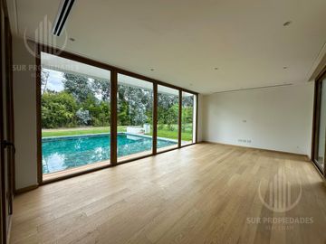 Casa a estrenar excelente ubicación dentro del Barrio