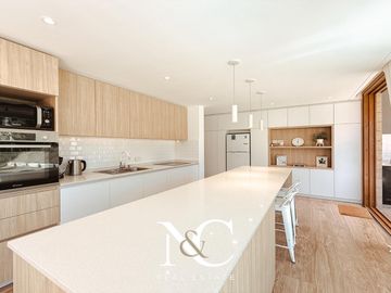 Casa en venta en Costa Esmeralda 4 Dorm. Cochera cubierta