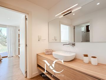 Casa en venta en Costa Esmeralda 4 Dorm. Cochera cubierta