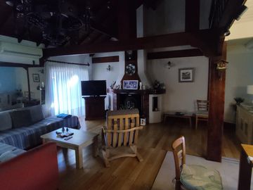 Casa en venta en Adrogue 4 ambientes con pileta, quincho y playroom