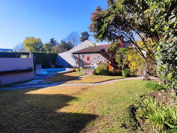 Casa en venta en Adrogue 4 ambientes con pileta, quincho y playroom