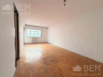 Departamento en Venta - 4 Ambientes - 3 Dormitorios con dependencia - Palermo - Apto Crédito