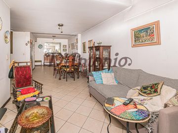 Venta - 3 ambientes - Tipo casa - Tríplex con terraza, balcón y patio