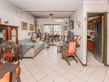Venta - 3 ambientes - Tipo casa - Tríplex con terraza, balcón y patio